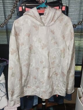 Men's Crewneck Hoodie Sweatshirt in Light Beige Leaf Print
